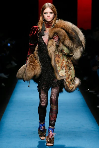 Look 8